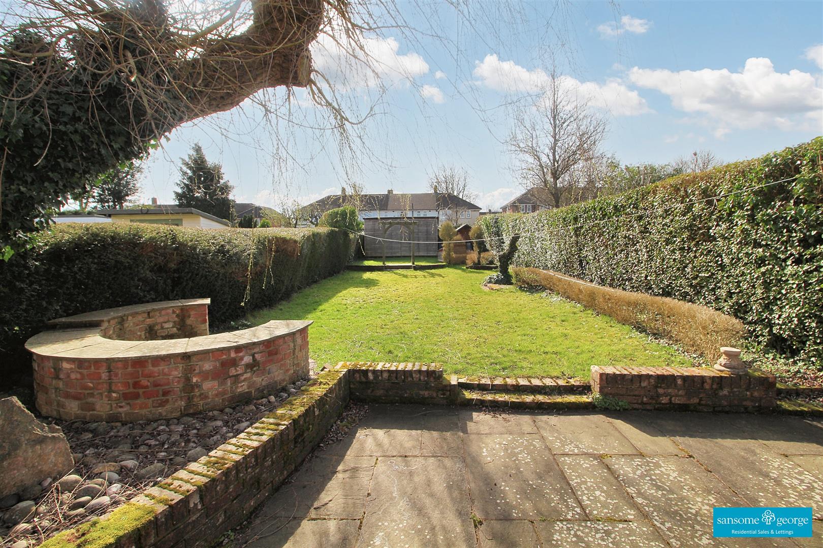 3 bed property in Wendover Way, Reading